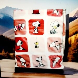 New Peanuts Snoopy Baby Pinks Granny Squares  Velvetloft Blanket